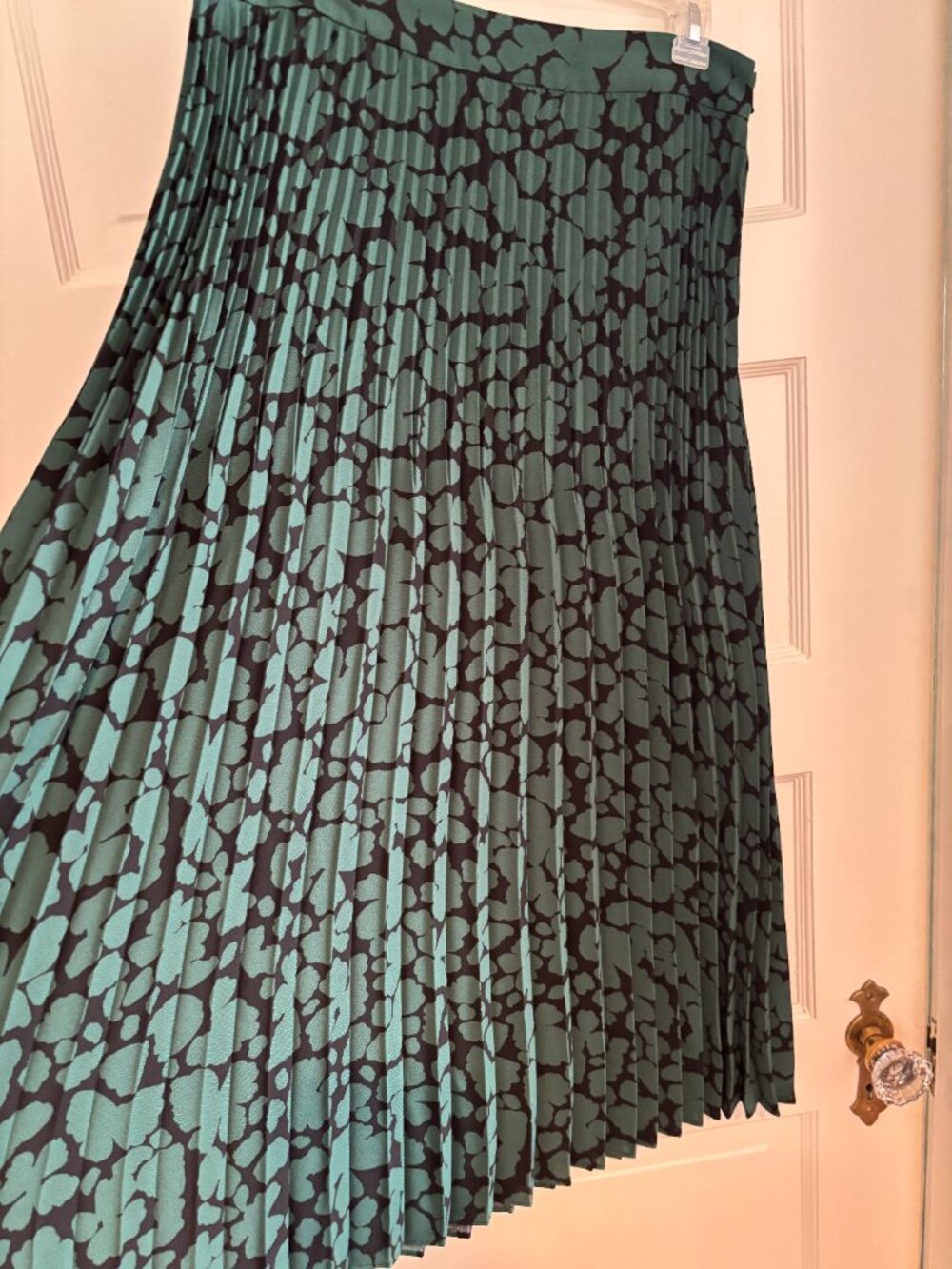 BODEN Green & Black Pleated Crepe Midi Skirt - Brand New - Size 10 - Picture 7 of 13